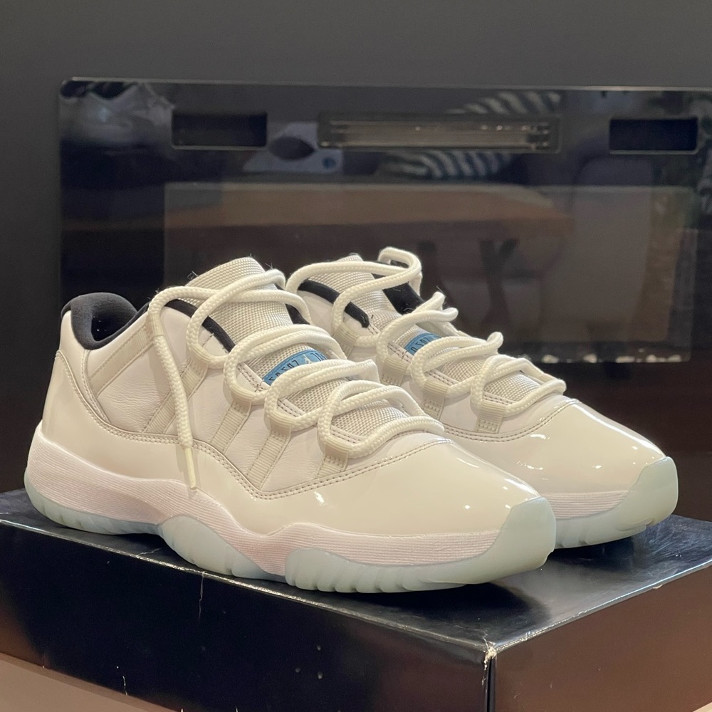 Jordan 11 Legend blue